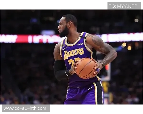 小卡半场表现出色8投5中贡献14分2板2助正负值高达16 小卡半场表现出色8投5中贡献14分2板2助正负值高达16